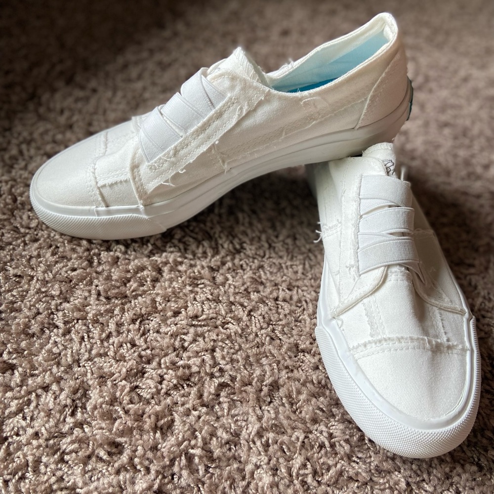 Blowfish tennis shoe, NWOT, white, 7